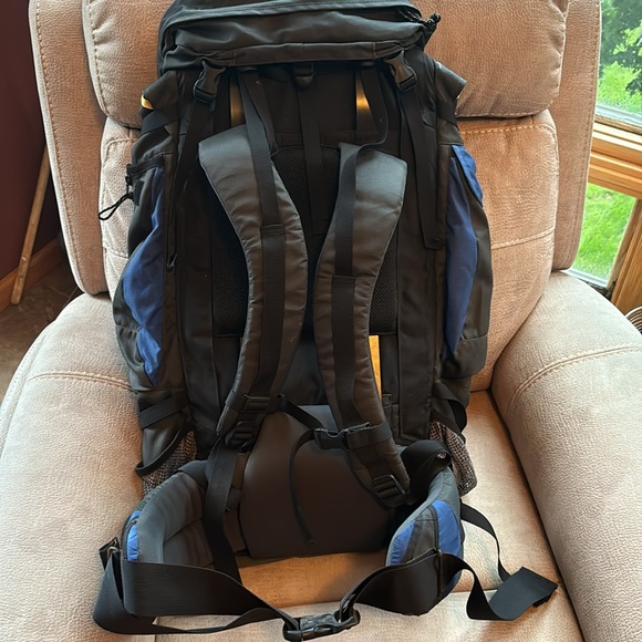 Kelty coyote 4750 pack. Large size w/multiple storage compartments. Good shape - Picture 5 of 7